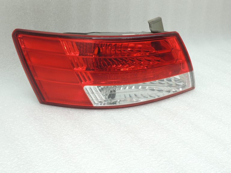 Hyundai Sonata V NF 2004-06 Aizmugurējais kreisais ārējais aizmugurējais lukturis 924113K000