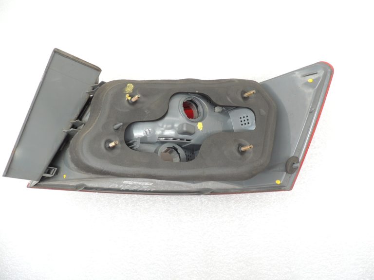 Hyundai Sonata V NF 2004-06 Aizmugurējais kreisais ārējais aizmugurējais lukturis 924113K000