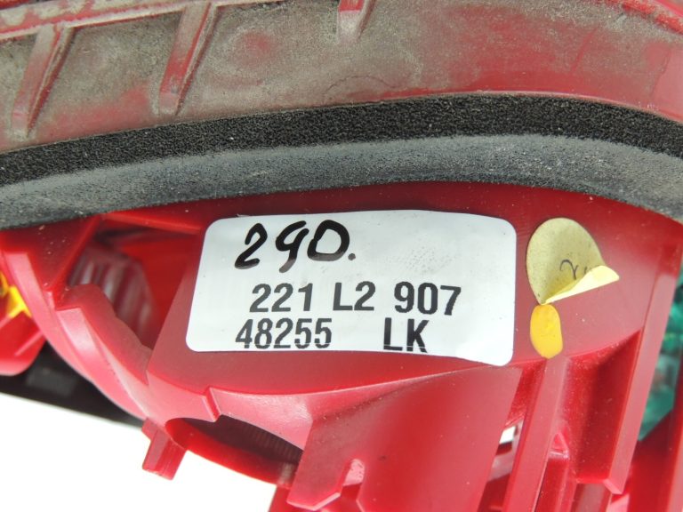 Citroen C5 RD salons Aizmugurējais labās puses iekšējais aizmugurējais lukturis Aizmugurējais lukturis 6350JQ