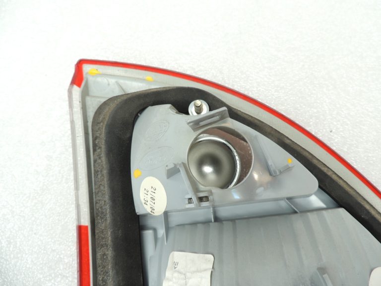 Ford Galaxy facelift aizmugurējais lukturis aizmugurējais labais salona aizmugurējais lukturis 4M21-13A602-AB