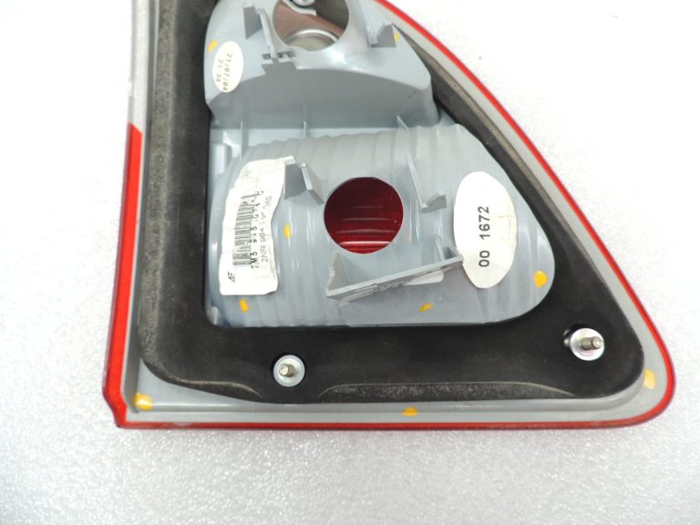 Ford Galaxy facelift aizmugurējais lukturis aizmugurējais labais salona aizmugurējais lukturis 4M21-13A602-AB