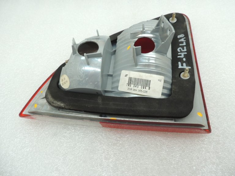 Ford Galaxy 2000-2004 Aizmugurējā labā iekšējā aizmugurējā gaisma YM2113A602AB Aizmugurējais lukturis