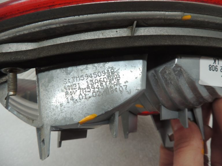 Ford Galaxy 2000-2004 Aizmugurējā labā iekšējā aizmugurējā gaisma YM2113A602AB Aizmugurējais lukturis