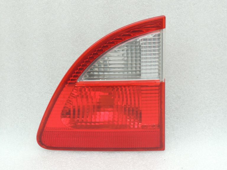 Ford Galaxy 2000-2004 Aizmugurējā labā iekšējā aizmugurējā gaisma YM2113A602AB Aizmugurējais lukturis