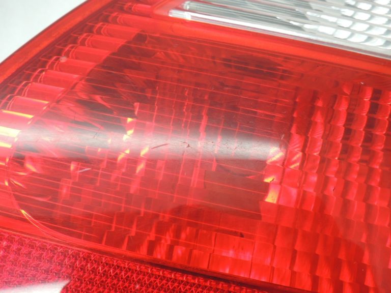 Ford Galaxy 2000-2004 Aizmugurējā labā iekšējā aizmugurējā gaisma YM2113A602AB Aizmugurējais lukturis