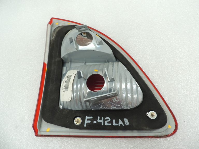 Ford Galaxy 2000-2004 Aizmugurējā labā iekšējā aizmugurējā gaisma YM2113A602AB Aizmugurējais lukturis