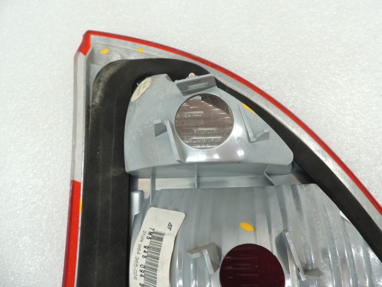 Ford Galaxy 2000-2004 Aizmugurējā labā iekšējā aizmugurējā gaisma YM2113A602AB Aizmugurējais lukturis