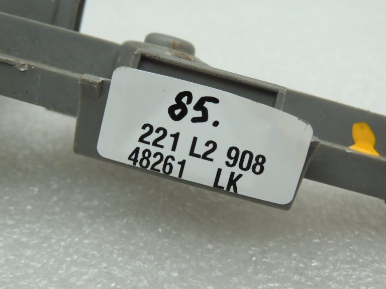 VW Golf VI MK6 Variant Aizmugurējā labās aizmugurējās gaismas luktura turētājs 1K9945258