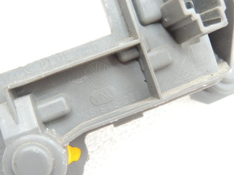 VW Golf VI MK6 Variant Aizmugurējā labās aizmugurējās gaismas luktura turētājs 1K9945258