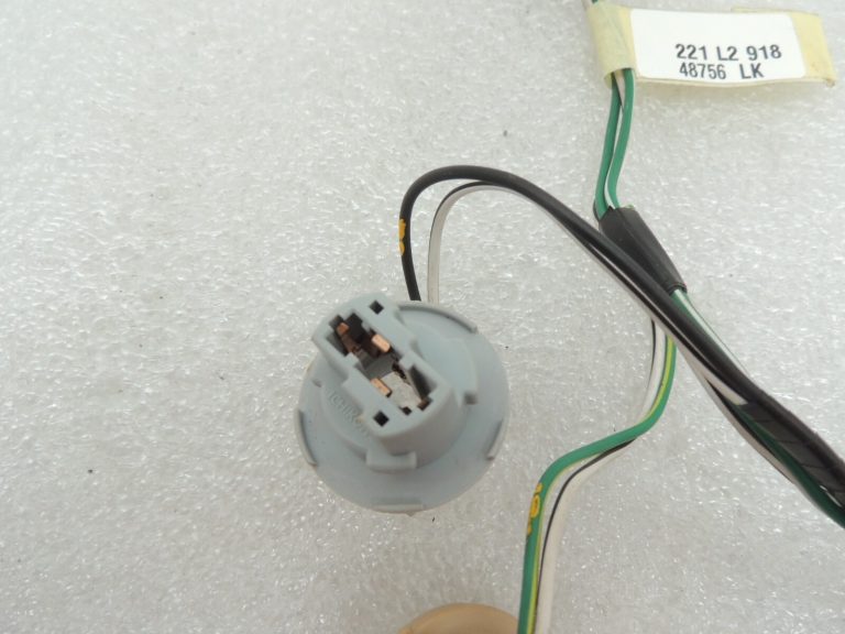 Toyota Rav 4 II XA20 2000-2003 3 durvju aizmugurējais lukturis 8155542060