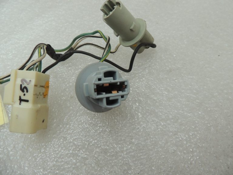 Toyota Rav 4 II XA30 2005-2008 Ārējo aizmugurējo gaismu spuldzes turētājs 8155542090