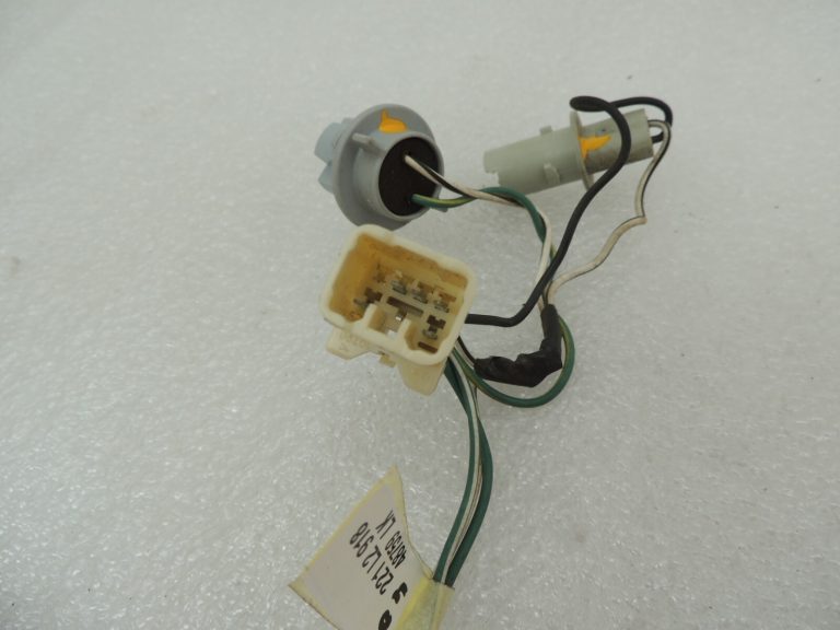 Toyota Rav 4 II XA30 2005-2008 Ārējo aizmugurējo gaismu spuldzes turētājs 8155542090