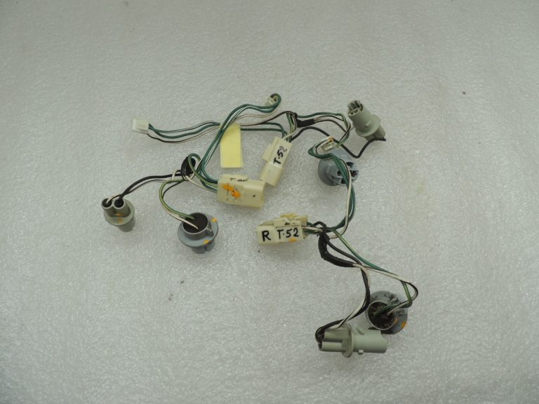 Toyota Rav 4 II XA30 2005-2008 Ārējo aizmugurējo gaismu spuldzes turētājs 8155542090