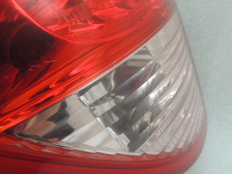 Toyota Rav 4 II XA30 2005-2006 aizmugurējais kreisais ārējais aizmugurējais lukturis 8156142090