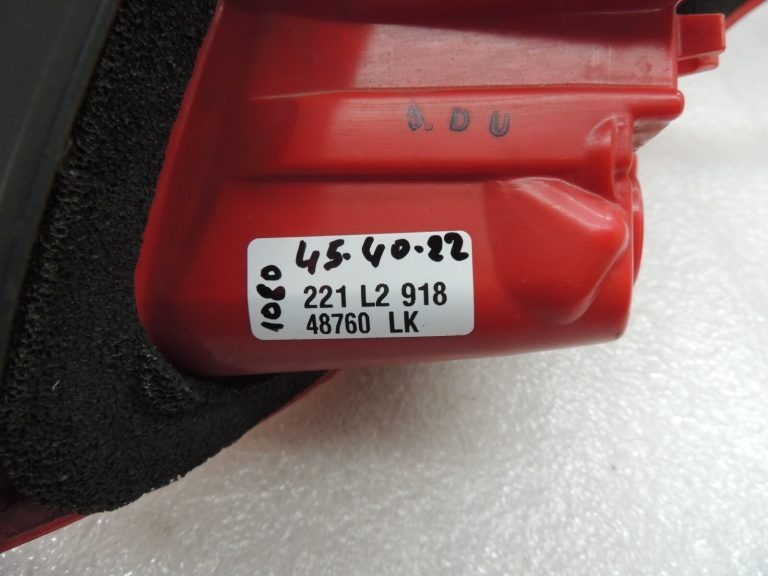 Toyota Rav 4 II XA30 2005-2006 aizmugurējais kreisais ārējais aizmugurējais lukturis 8156142090