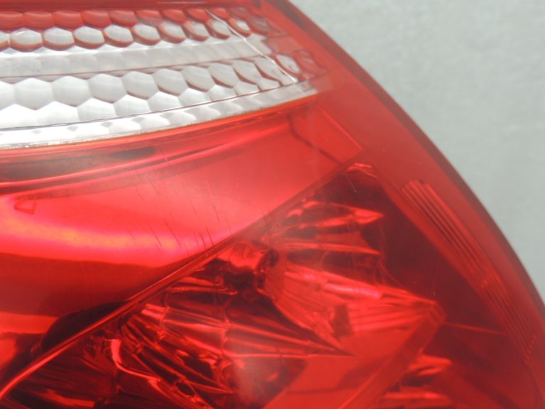 Toyota Rav 4 II XA30 2005-2006 aizmugurējais kreisais ārējais aizmugurējais lukturis 8156142090