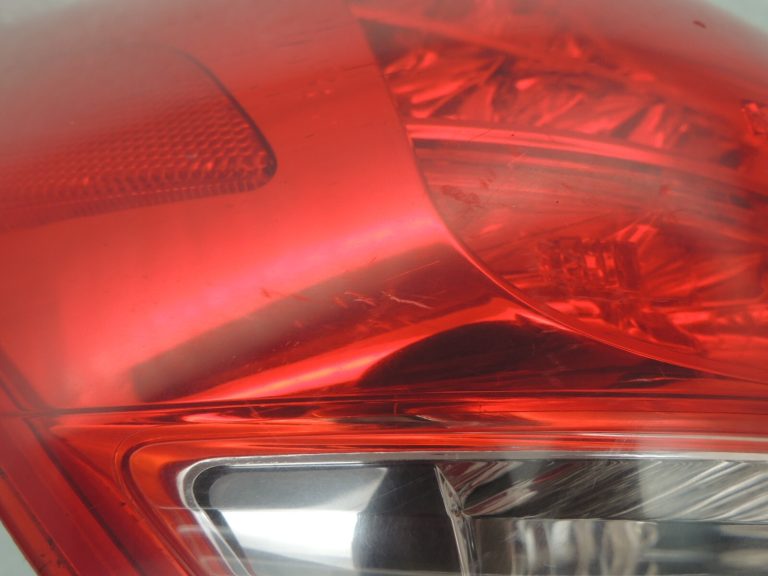 Toyota Rav 4 II XA30 2005-2006 aizmugurējais kreisais ārējais aizmugurējais lukturis 8156142090