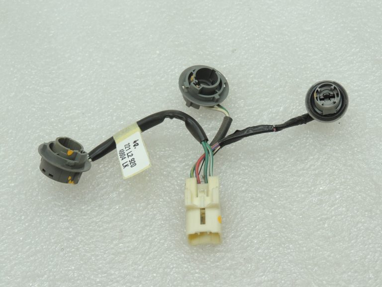 Toyota Yaris XP13 09/11-07/14 Lukturu turētājs aizmugurējā labā ārējā 815550D370