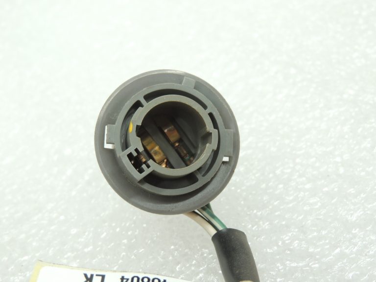 Toyota Yaris XP13 09/11-07/14 Lukturu turētājs aizmugurējā labā ārējā 815550D370