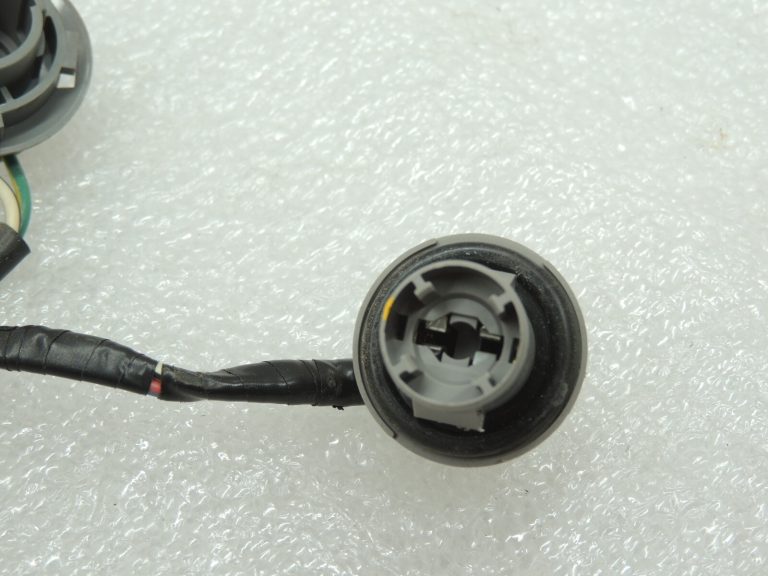Toyota Yaris XP13 09/11-07/14 Lukturu turētājs aizmugurējā labā ārējā 815550D370
