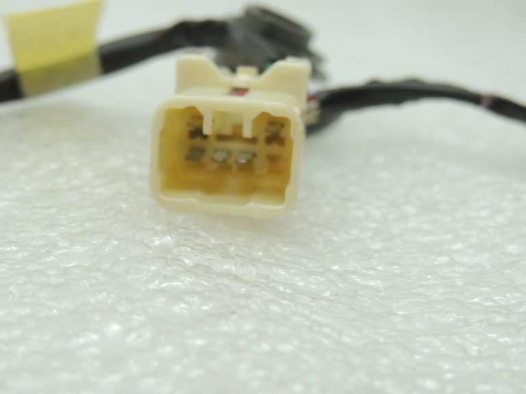 Toyota Yaris XP13 09/11-07/14 Lukturu turētājs aizmugurējā labā ārējā 815550D370