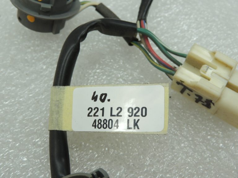 Toyota Yaris XP13 09/11-07/14 Lukturu turētājs aizmugurējā labā ārējā 815550D370