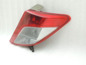 Toyota Yaris XP13 Aizmugurējais labais aizmugurējais lukturis 815510D370 81551-0D370