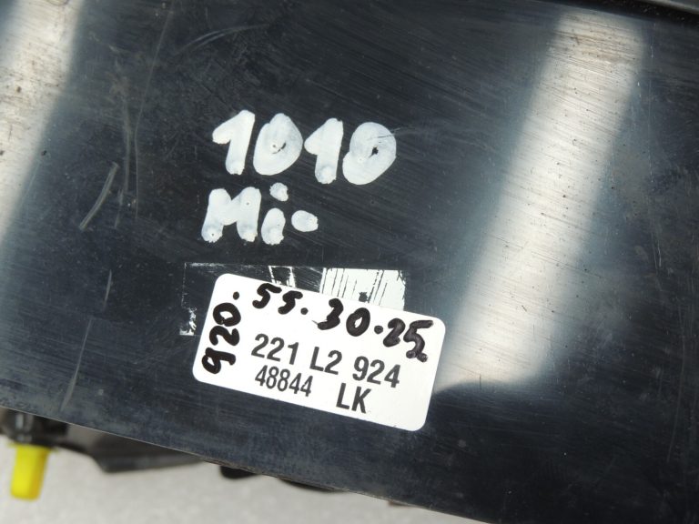 Mitsubishi Lancer CS Sedans Aizmugurējais labais aizmugurējais lukturis MN169706 🚨 DEFEKTĪVS 🚨