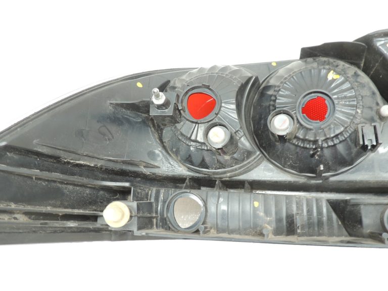 Mitsubishi Lancer CS Sedans Aizmugurējais labais aizmugurējais lukturis MN169706 🚨 DEFEKTĪVS 🚨