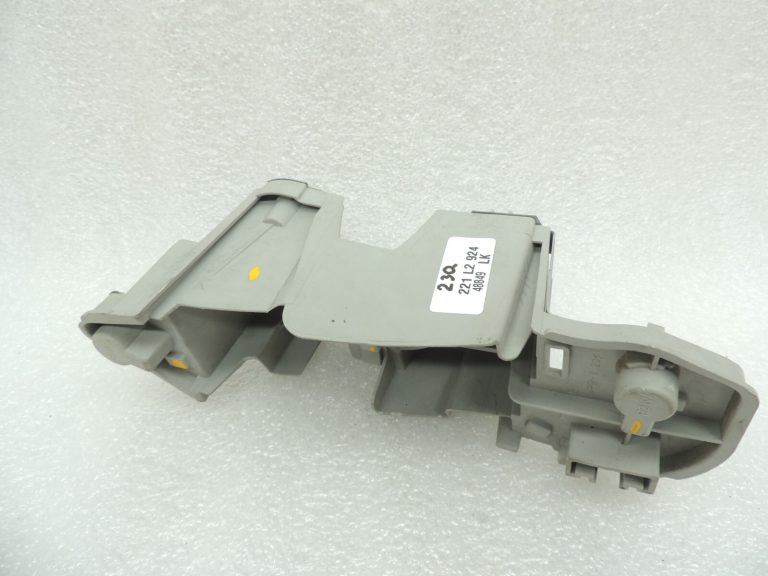 Toyota Corolla Verso AR10 Aizmugurējā luktura turētājs aizmugurējais kreisais 815670F010