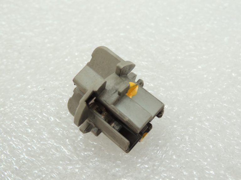 Toyota Yaris Verso P2 aizmugurējā apgaismojuma spuldzes turētājs 9007560015
