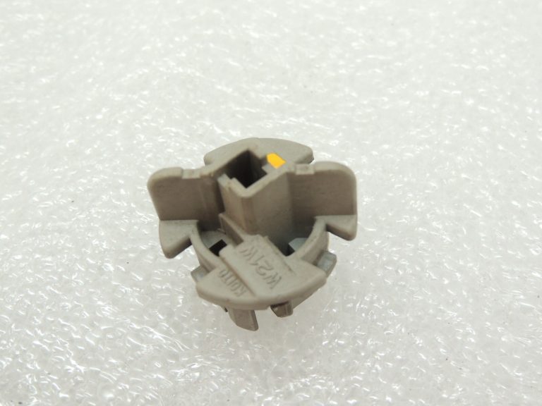 Toyota Yaris Verso P2 aizmugurējā apgaismojuma spuldzes turētājs 9007560015