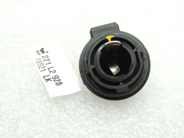 Toyota Avensis T27 2008-2011 Aizmugurējā iekšējā aizmugurējā luktura spuldzes turētājs 8158505110