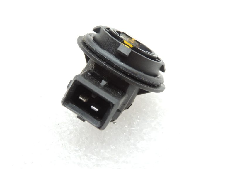 Toyota Avensis T27 2008-2011 Aizmugurējā iekšējā aizmugurējā luktura spuldzes turētājs 8158505110