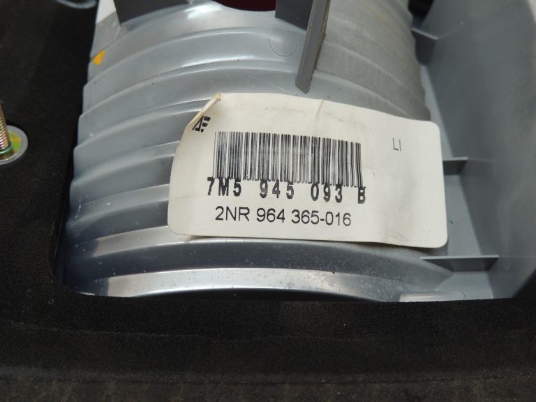 Ford Galaxy 2000-2003 Aizmugures gaisma Aizmugures kreisais iekšējais apgaismojums YM2113A603AB