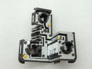 Opel Omega B salons Aizmugurējā luktura turētājs kreisais ārējais 90487483