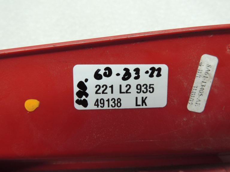 Ford fiesta VI hečbeks aizmugurējais kreisais lukturis 8A61-13405-AE