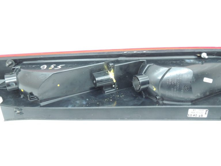 Ford Focus II 5 durvju hečbeks Aizmugures lukturis kreisais 8M5113405JC