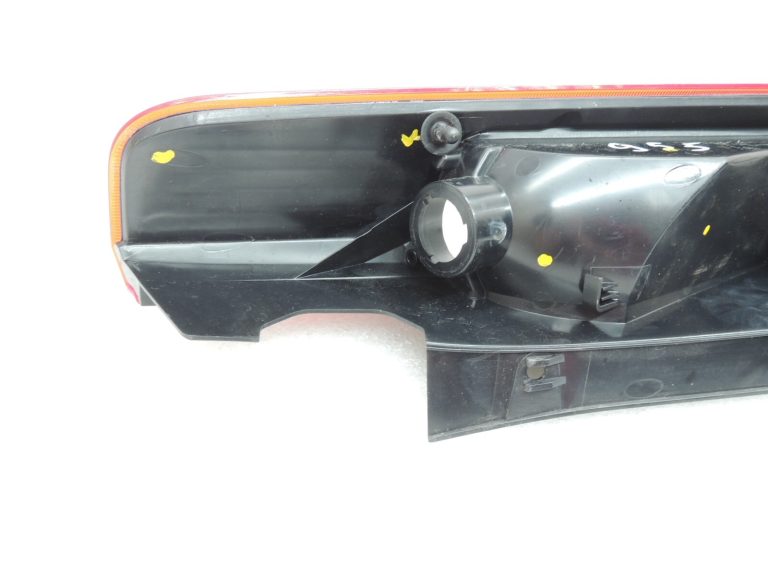 Ford Focus II 5 durvju hečbeks Aizmugures lukturis kreisais 8M5113405JC