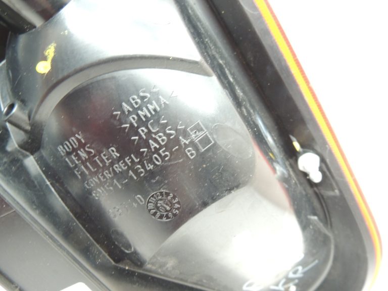 Ford Focus II 5 durvju hečbeks Aizmugures lukturis kreisais 8M5113405JC