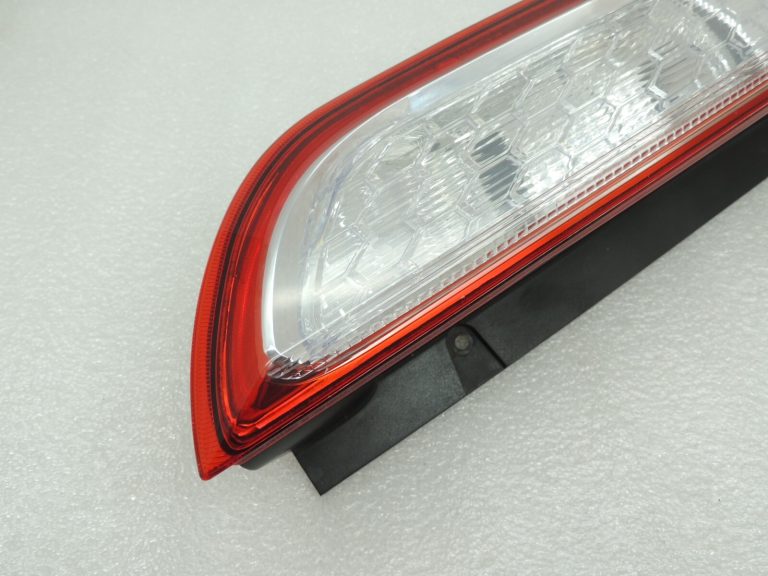 Ford Focus II 5 durvju hečbeks Aizmugures lukturis kreisais 8M5113405JC