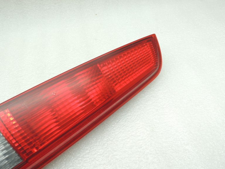 Ford Focus II Turnier Kombi aizmugurējais lukturis pa labi 4M5113A602CB