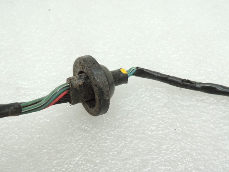Mazda 5 CR Aizmugurējās gaismas kronšteins kreisais vai labais C23551155B