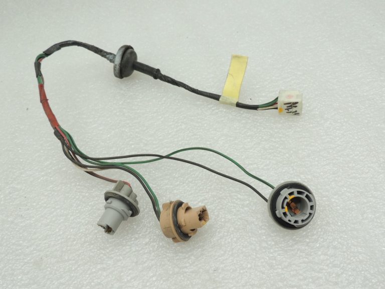 Mazda Premacy aizmugurējā labā luktura spuldzes turētājs CB0151155A