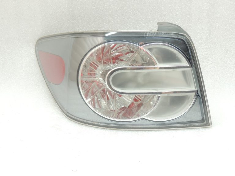 Mazda CX-7 aizmugurējais kreisais aizmugurējais lukturis E22151180D aizmugurējais kreisais lukturis