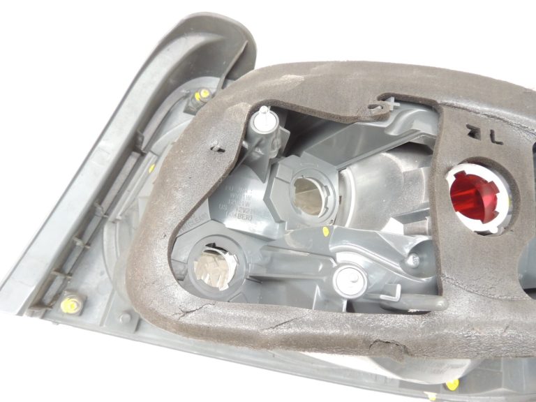 Mazda CX-7 aizmugurējais kreisais aizmugurējais lukturis E22151180D aizmugurējais kreisais lukturis