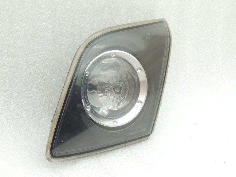 Mazda 3 Hečbeks Interjera aizmugurējais lukturis Labais aizmugurējais lukturis BP4N513J0B DEFEKTĪVS