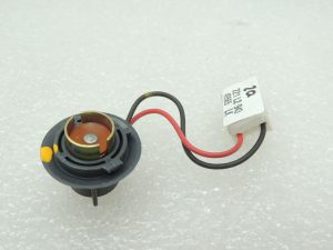 Mazda 626 GF hečbeks salona aizmugurējā apgaismojuma spuldzes turētājs GE4T513F7