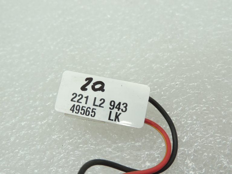 Mazda 626 GF hečbeks salona aizmugurējā apgaismojuma spuldzes turētājs GE4T513F7