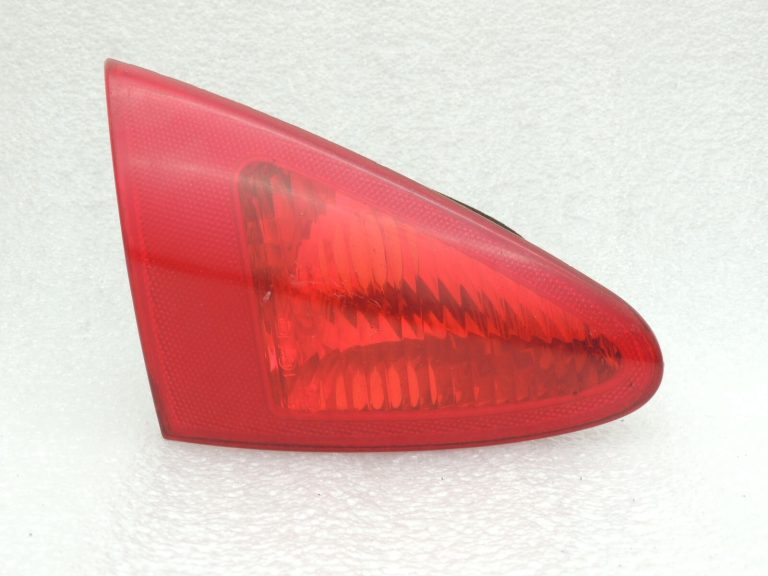 Alfa Romeo 147 (937. tips) 3 durvju aizmugurējais lukturis kreisās aizmugurējās gaismas iekšpusē 46556346